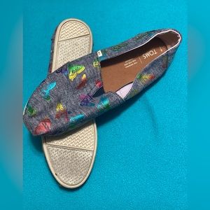 Toms butterfly shoes size 10